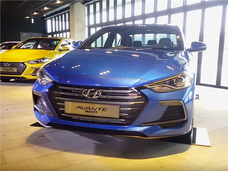 Hyundai Elantra Sport 2017 вид спереди синяя