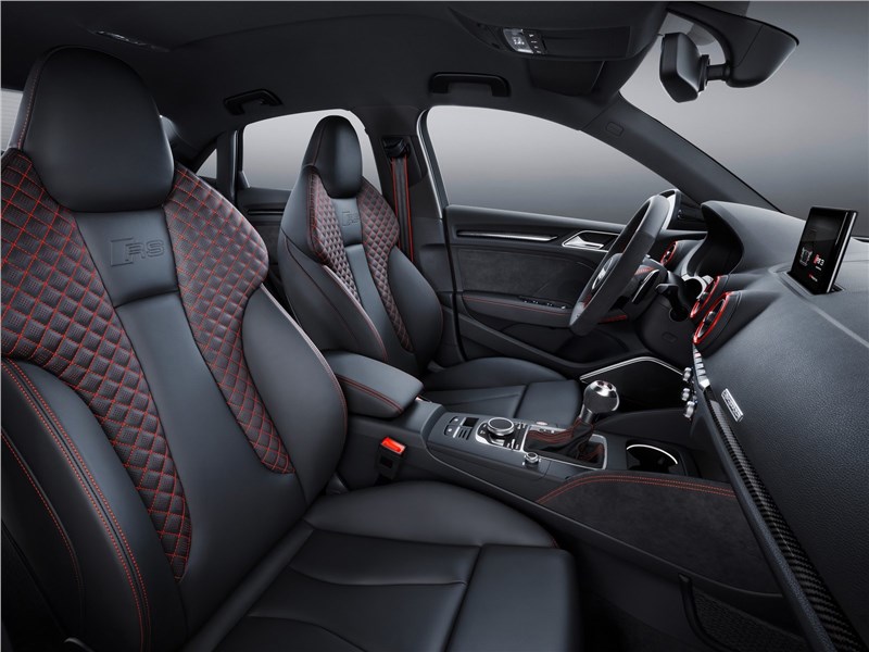 Audi RS3 Sedan 2017 передние кресла