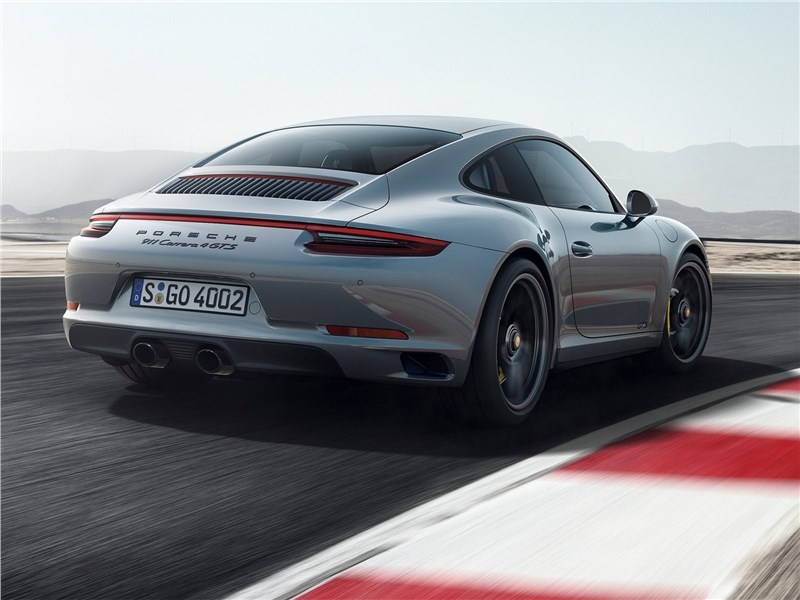 Porsche 911 GTS 2018 вид сзади