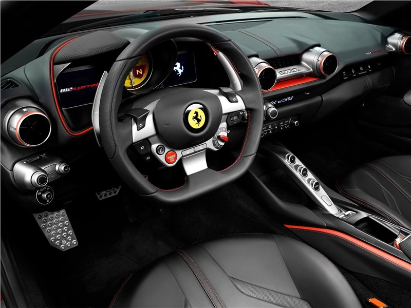 Ferrari 812 Superfast 2018 водительское место