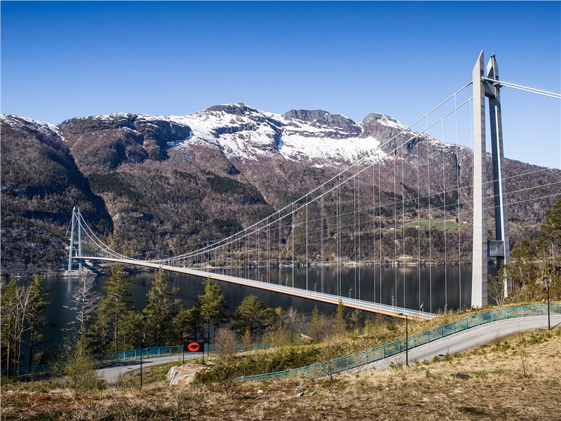 Хардангерский мост славится самым длинным в Норвегии пролетом – 1310 м