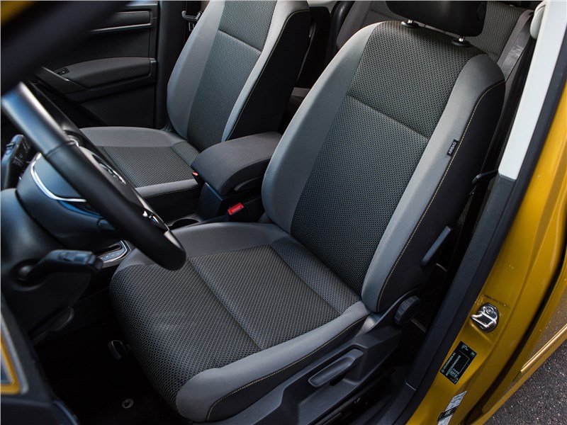 Volkswagen Caddy Family Maxi 2016 передние кресла