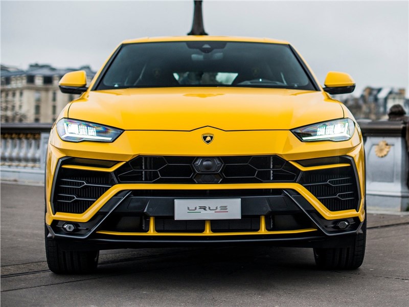 Lamborghini Urus 2019 вид спереди