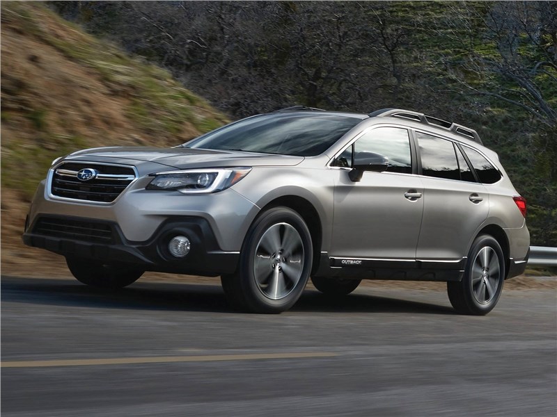 Subaru Outback 2018 вид спереди сбоку