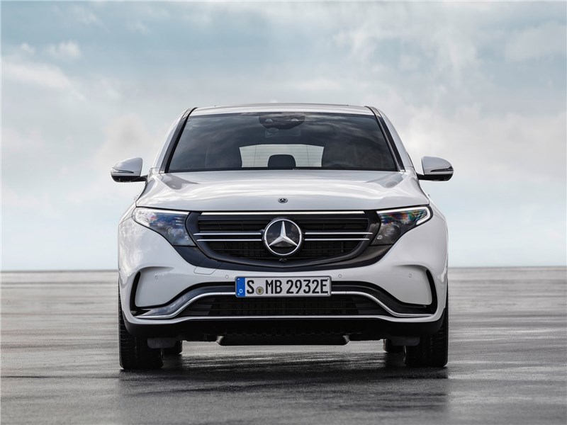 Mercedes-Benz EQC 2020 вид спереди