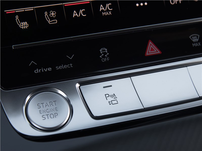Audi Q8 2019 кнопка "старт-стоп"