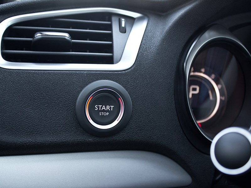 Citroen C4 sedan 2013 кнопка запуска 