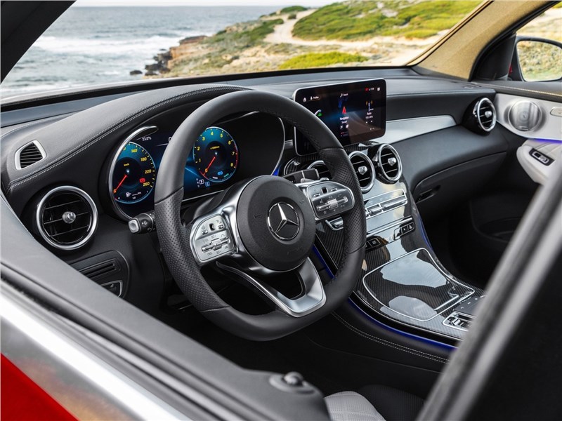 Mercedes-Benz GLC Coupe 2020 водительское место