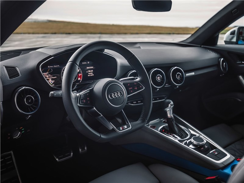 Audi TTS Coupe 2019 салон