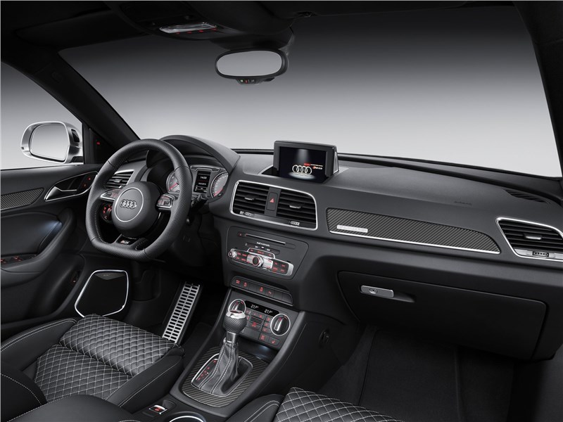 Audi RS Q3 2015 салон