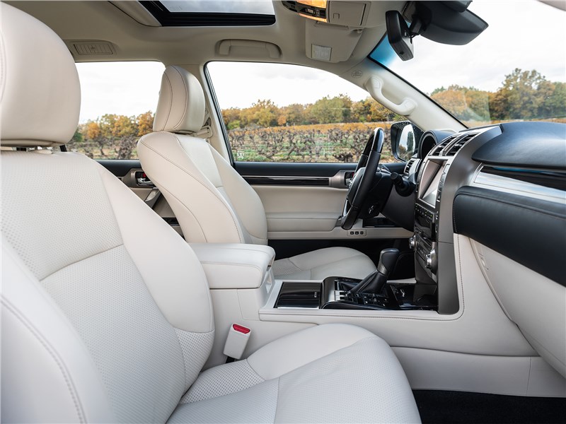 Lexus GX 2020 передние кресла