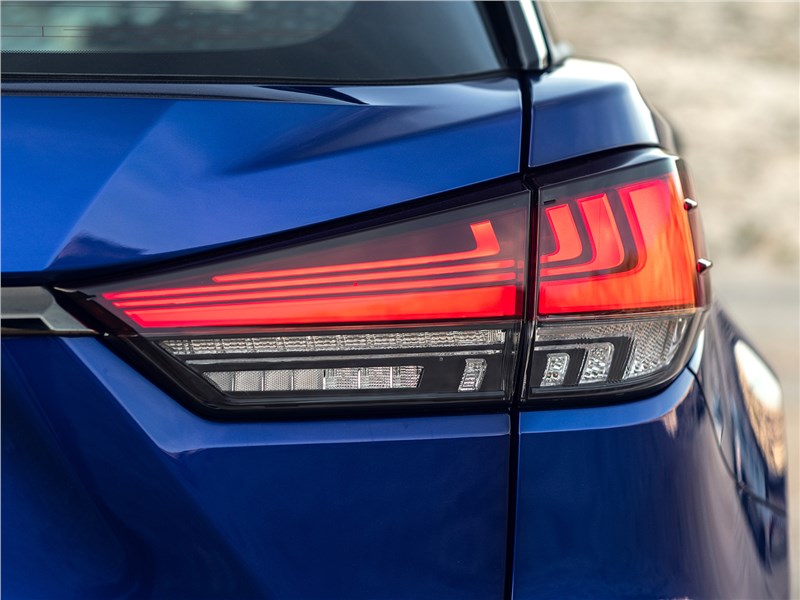 Lexus RX 2020 задний фонарь