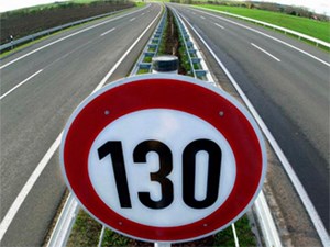 Поправки в ПДД о лимите скорости на дорогах и знаках парковки вступили в силу