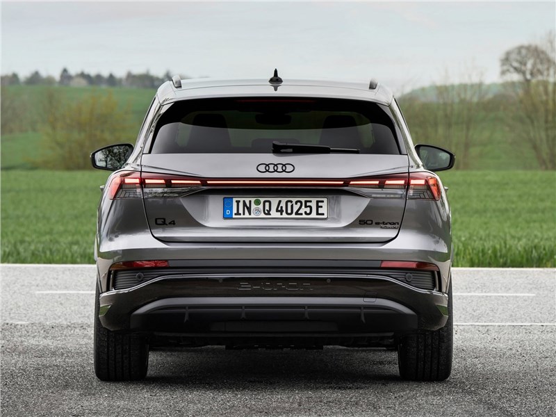 Audi Q4 e-tron (2022) вид сзади