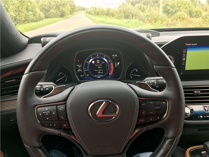 Lexus LS 500 (2021) руль