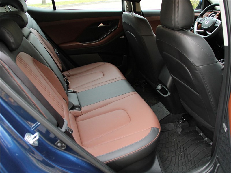 Solaris HC (2022) задний диван