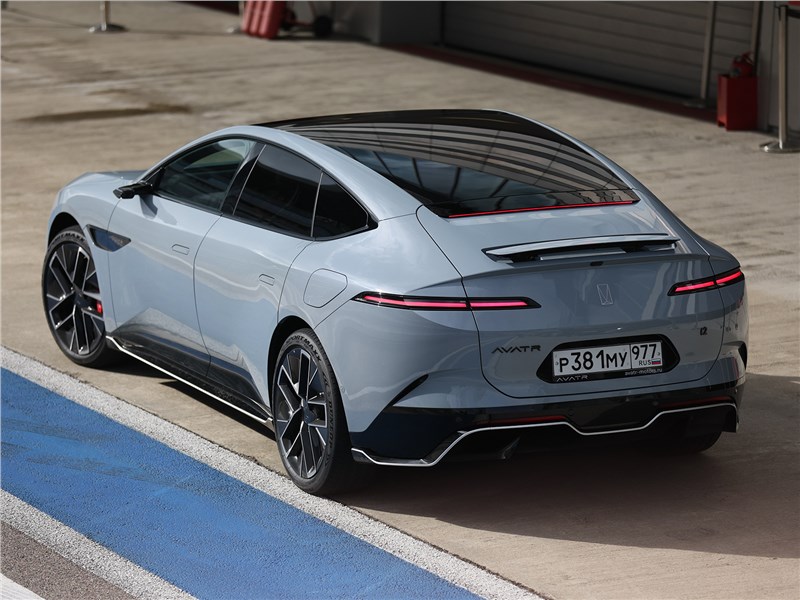 Avatr 12 (2025) вид сзади