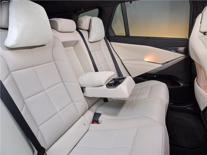BMW iX5 (2026) задний диван
