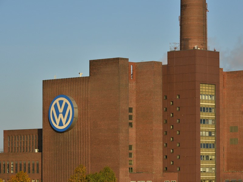 Российские продажи Volkswagen AG в октябре сократились почти на 3 процента