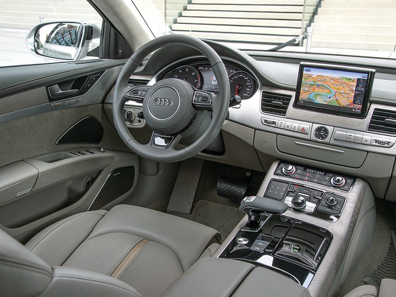 Audi A8 2014 водительское место