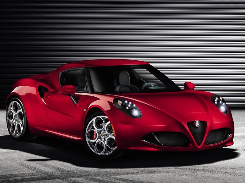 Alfa Romeo показала компактное спорткупе 4C