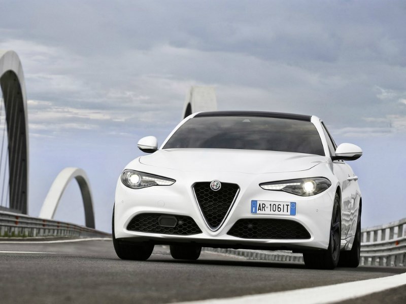 Alfa Romeo привезет в Женеву новую версию Giulia