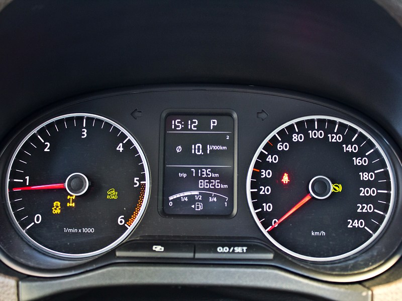 Volkswagen Amarok 2010 приборная панель