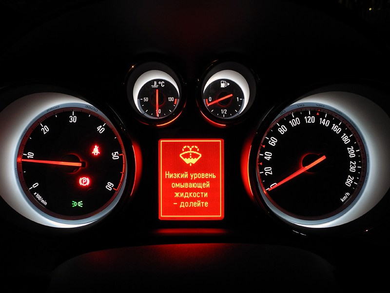 Opel Astra GTC 2012 приборная панель