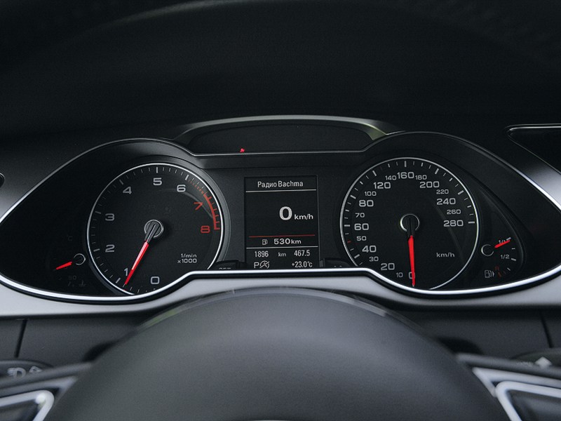Audi A4 2012 приборная панель
