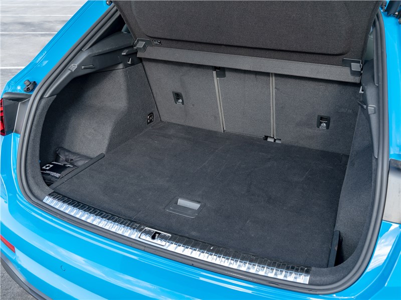 Audi Q3 2019 багажное отделение