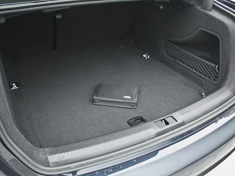 Audi A4 2012 багажное отделение