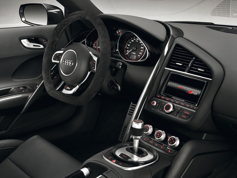 Audi R8 2013 водительское место