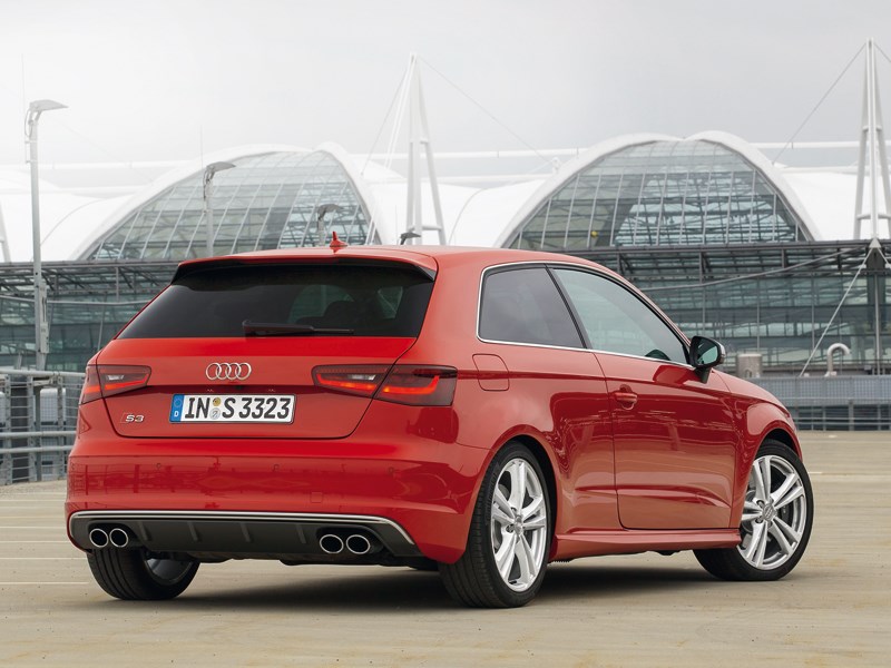 Audi S3 2013 вид сзади