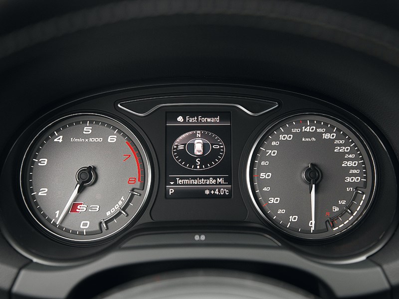 Audi S3 2013 приборная панель