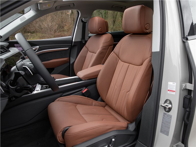 Audi e-tron Sportback (2021) передние кресла