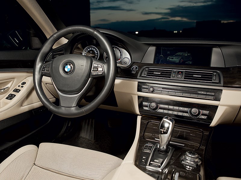 BMW 535i xDrive 2013 водительское место