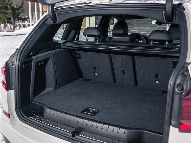 BMW X3 2018 багажное отделение