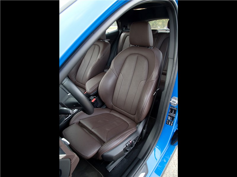 BMW X2 2019 передние кресла