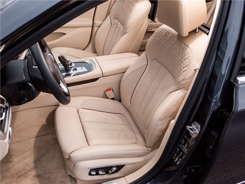 BMW 7-Series 2016 передние кресла