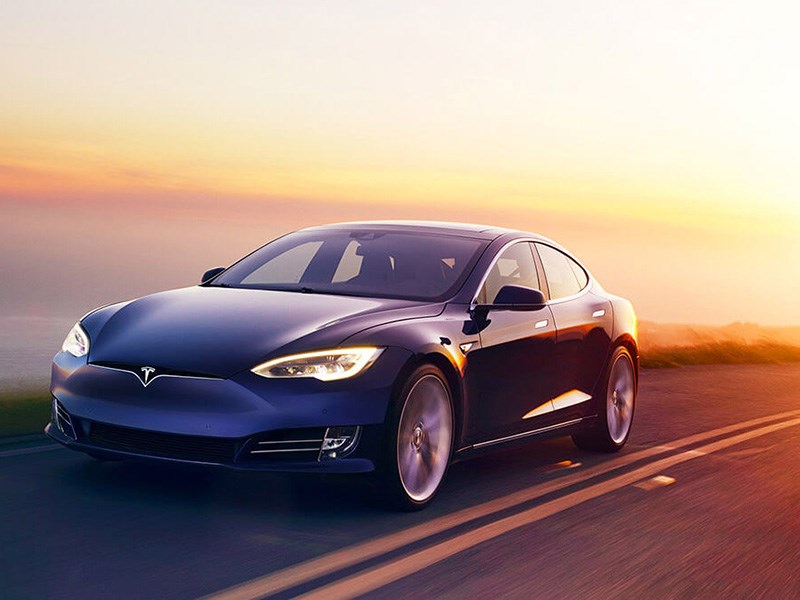 Tesla увеличила запас хода электромобилей из-за урагана «Ирма»