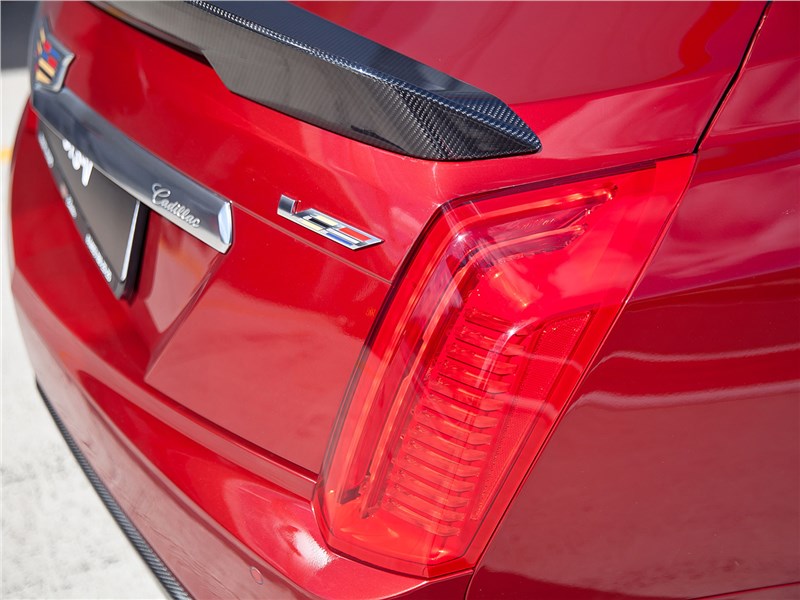 Cadillac CTS-V 2016 задний фонарь