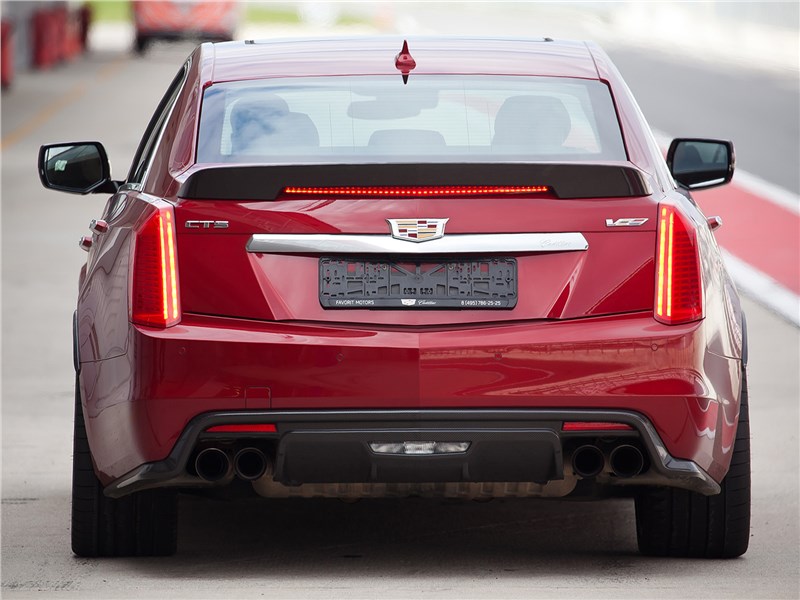 Cadillac CTS-V 2016 вид сзади