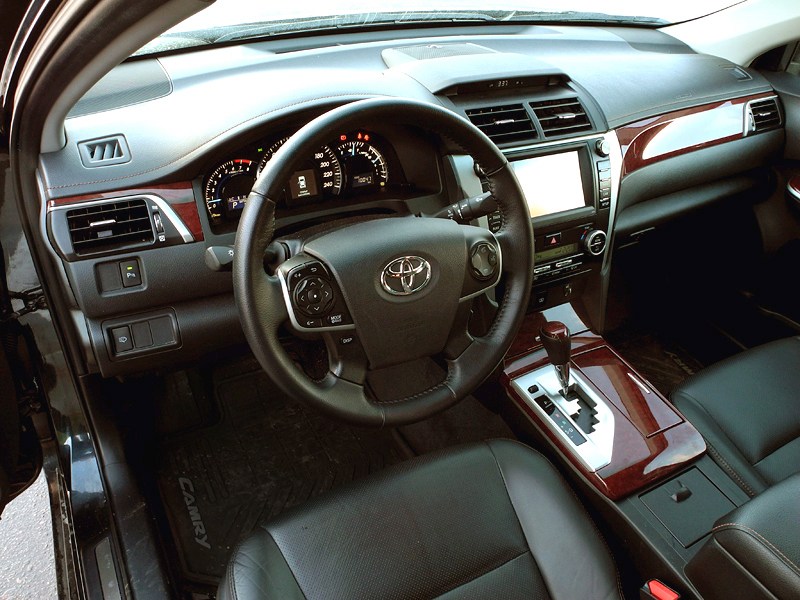 Toyota Camry 2012 водительское место