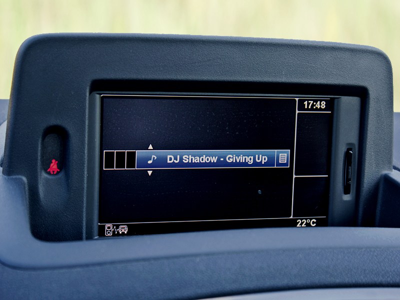 Renault Clio RS 2010 центральный дисплей