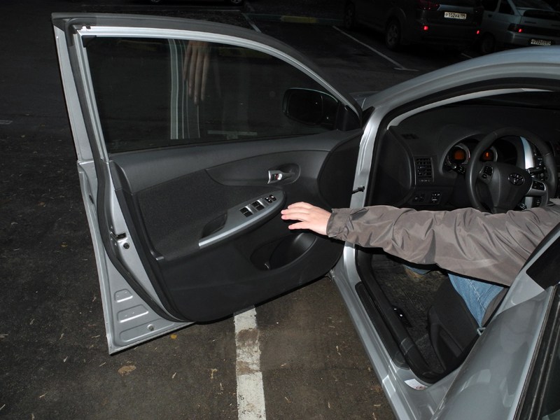 Toyota Corolla 2010 передняя дверь