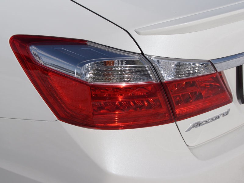 Honda Accord 2013 задний фонарь