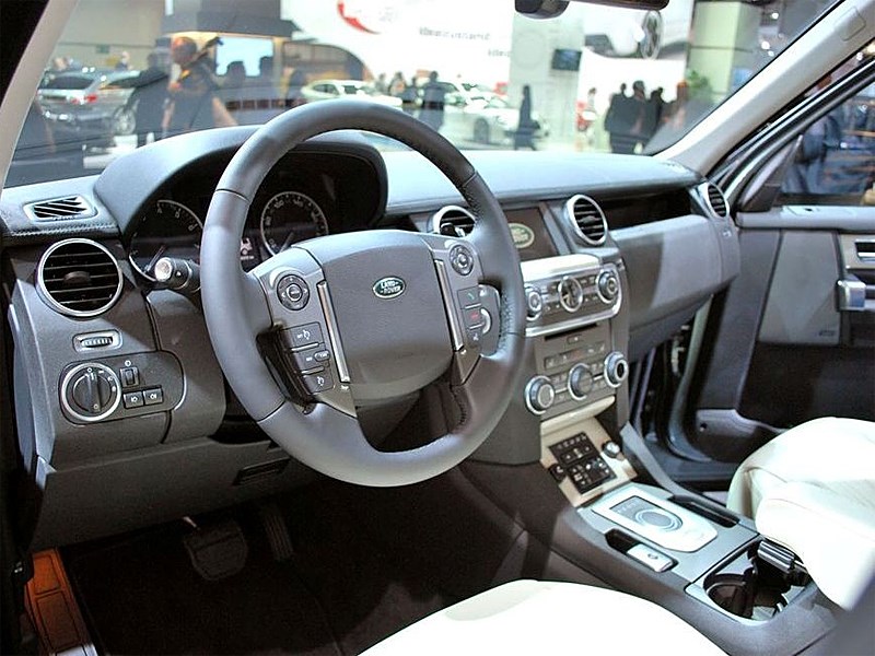 Land Rover Discovery 2014 водительское место
