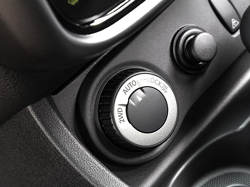 Renault Duster 2013 селектор управления полным приводом