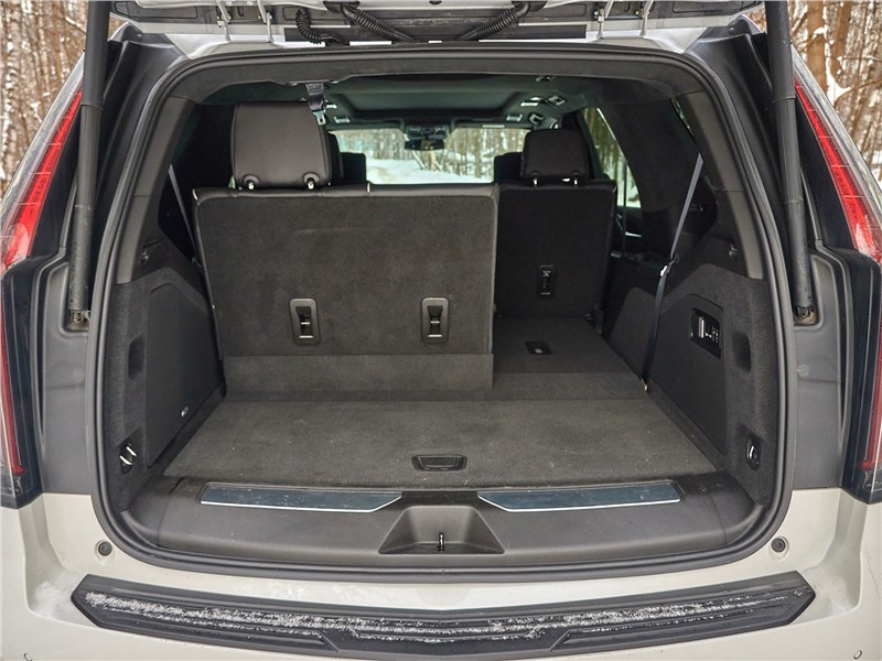 Cadillac Escalade (2021) багажное отделение