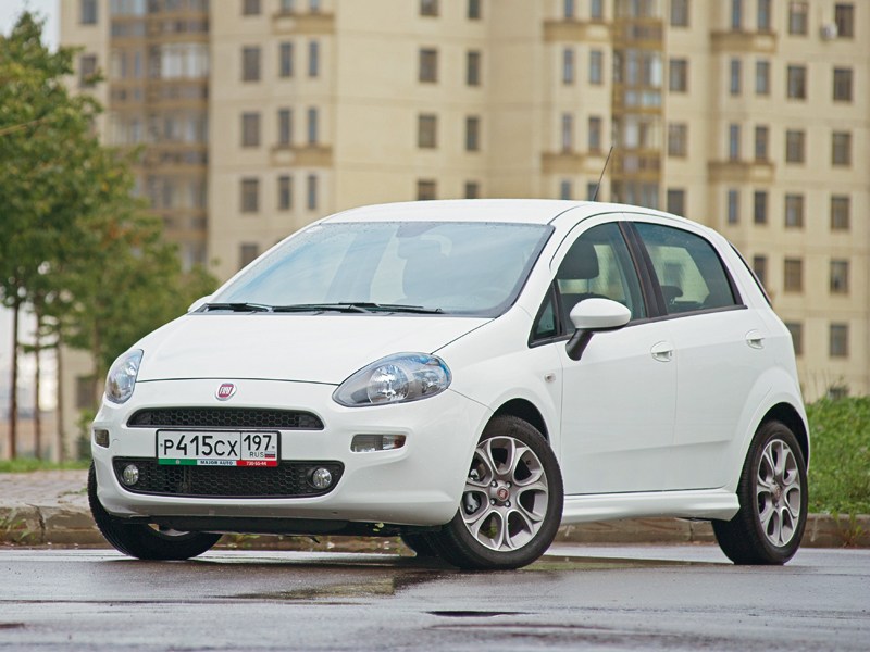 Fiat Punto 2012 вид спереди